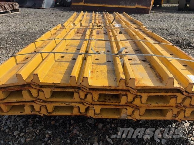 Quantity of (2) Pallets of 700 mm Double Grouser P Transport - Anderen