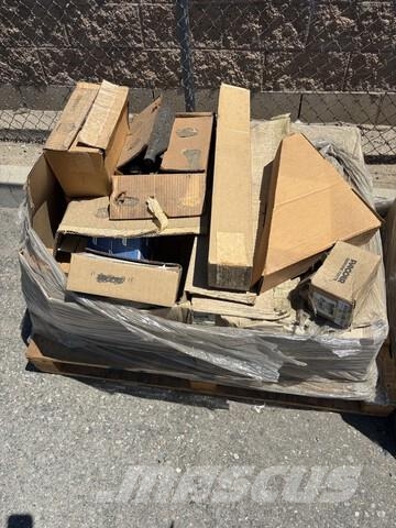  Quantity of (2) Pallets of Parts Outros componentes