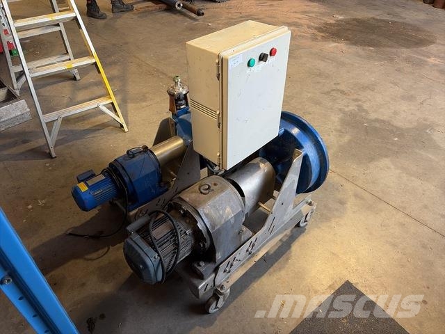  Quantity of (2) Portable Water Pump Bombas de agua