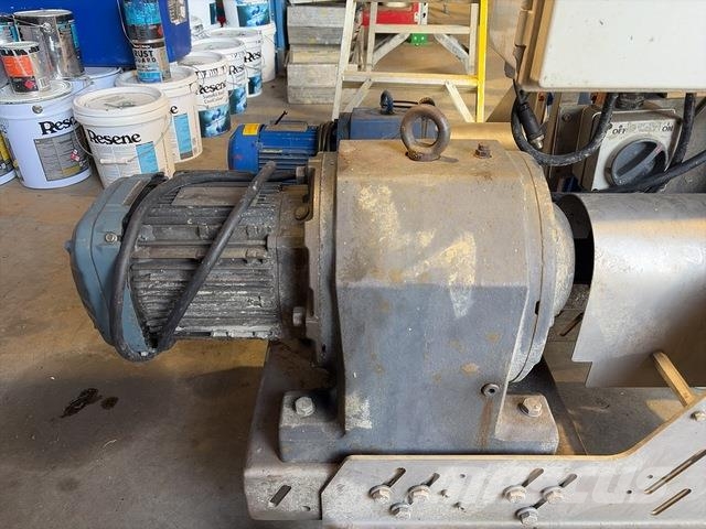 Quantity of (2) Portable Water Pump Bombas de agua