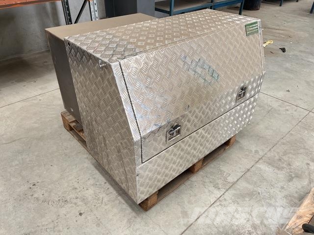  Quantity of (2) Tool Box معدات البناء - غير ذلك