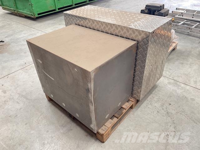 Quantity of (2) Tool Box معدات البناء - غير ذلك
