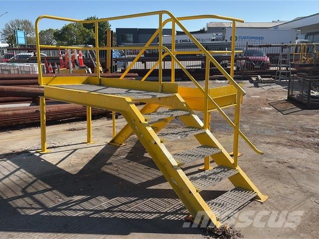 Quantity of (2) Work Platform Складови платформи
