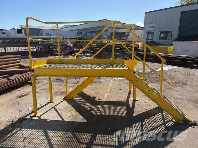 Quantity of (2) Work Platform Складови платформи