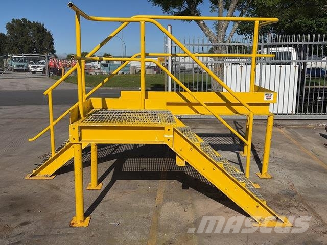 Quantity of (2) Work Platform Складови платформи