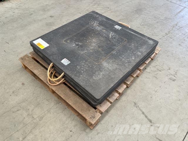  Quantity of (4) 900 mm x 900 mm 35 Tonne UHMW Poly Other