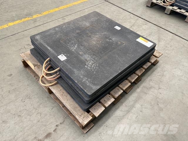  Quantity of (4) 900 mm x 900 mm 35 Tonne UHMW Poly Other