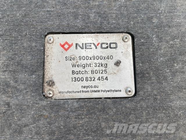  Quantity of (4) 900 mm x 900 mm 35 Tonne UHMW Poly Other