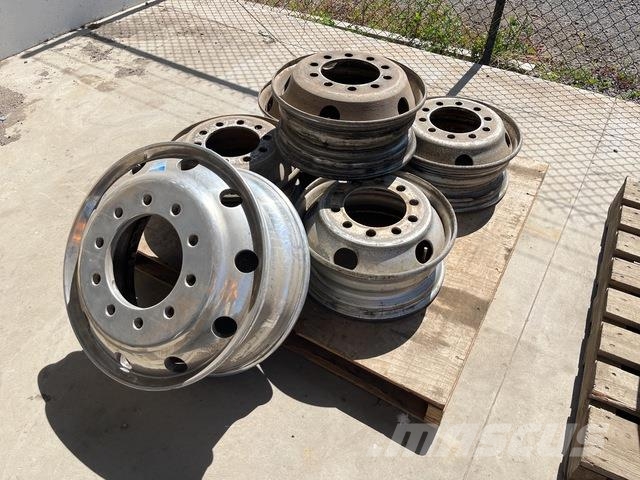 Quantity of (6) 17.5x6.00 & 22.5x8.25 Wheels Sonstige Baumaschinen