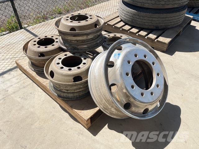 Quantity of (6) 17.5x6.00 & 22.5x8.25 Wheels Sonstige Baumaschinen