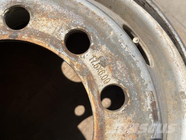 Quantity of (6) 17.5x6.00 & 22.5x8.25 Wheels Sonstige Baumaschinen