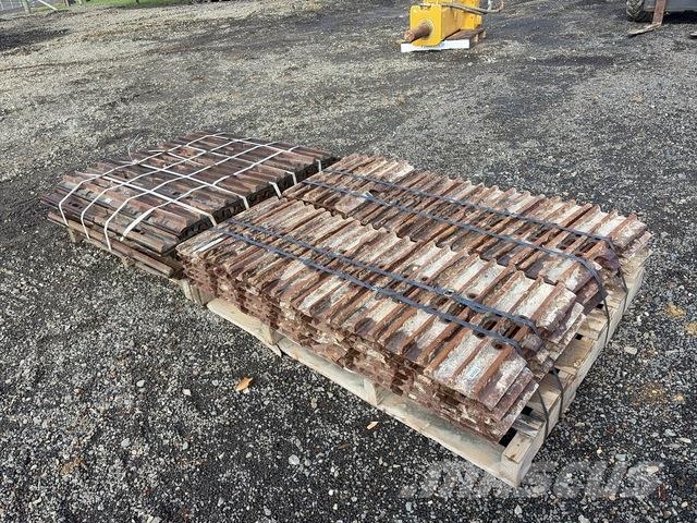  Quantity of 600 mm Triple Grouser Plates (Unused)  Transport – ostalo