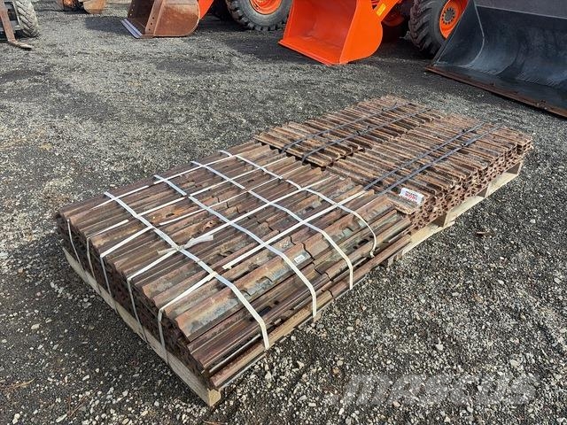 Quantity of 600 mm Triple Grouser Plates (Unused) Transport – ostalo