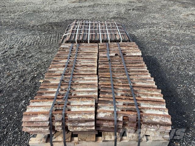 Quantity of 600 mm Triple Grouser Plates (Unused) Transport – ostalo