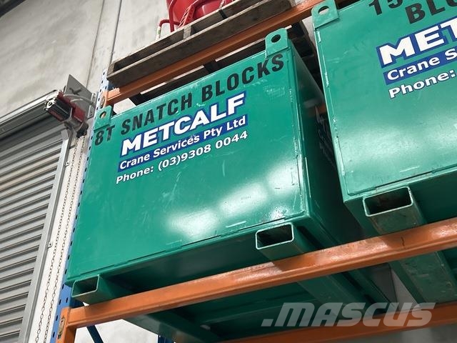Quantity of 8 ton Snatch Blocks Інші крани