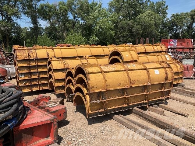Quantity of (88) EFCO 28 Column 286 LinearFeet Con 건설 장비 - 기타