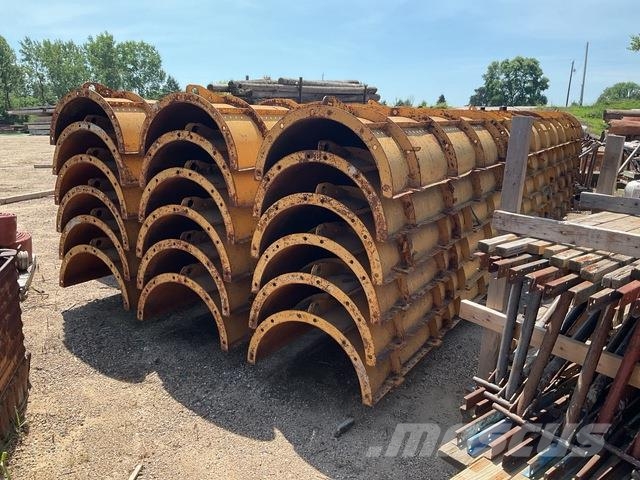 Quantity of (88) EFCO 28 Column 286 LinearFeet Con 건설 장비 - 기타