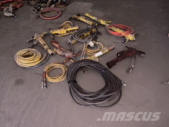 Quantity of (9) Pneumatic Demolition Breakers 其他