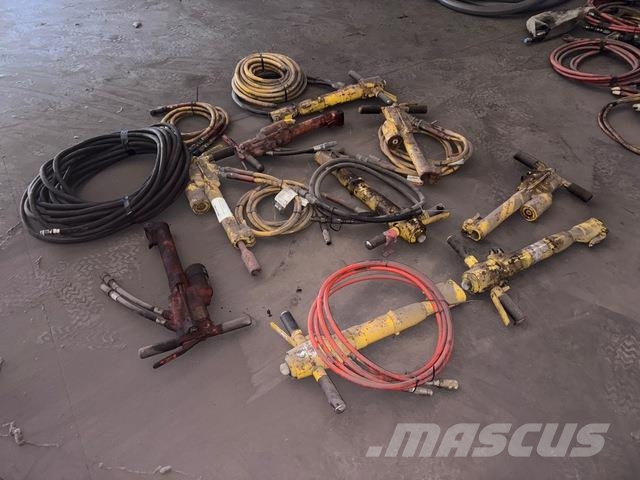 Quantity of (9) Pneumatic Demolition Breakers 其他