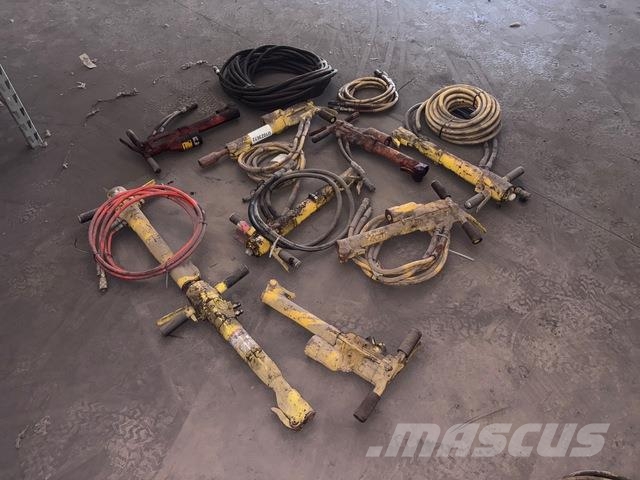 Quantity of (9) Pneumatic Demolition Breakers 其他