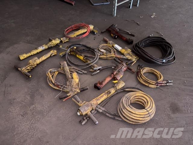 Quantity of (9) Pneumatic Demolition Breakers 其他