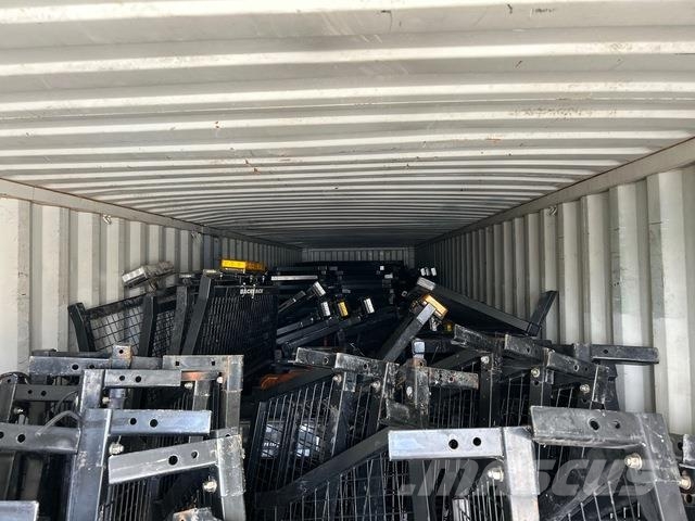 Quantity of App. 400 pickup Headache Rack (Unused) Andre komponenter