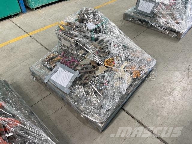 Quantity of Assorted Rigging Sonstige Baumaschinen
