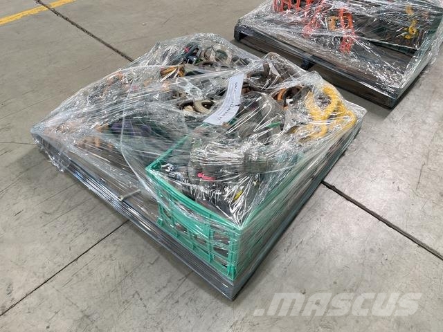 Quantity of Assorted Rigging Sonstige Baumaschinen