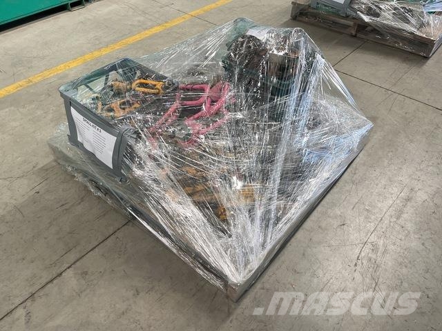 Quantity of Assorted Rigging Sonstige Baumaschinen