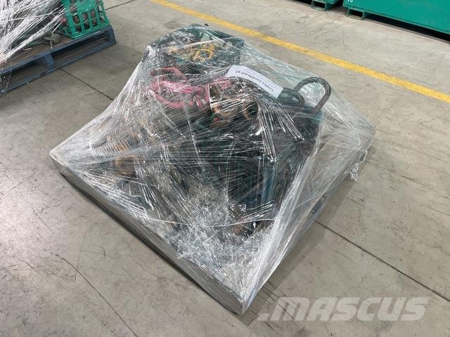 Quantity of Assorted Rigging Sonstige Baumaschinen
