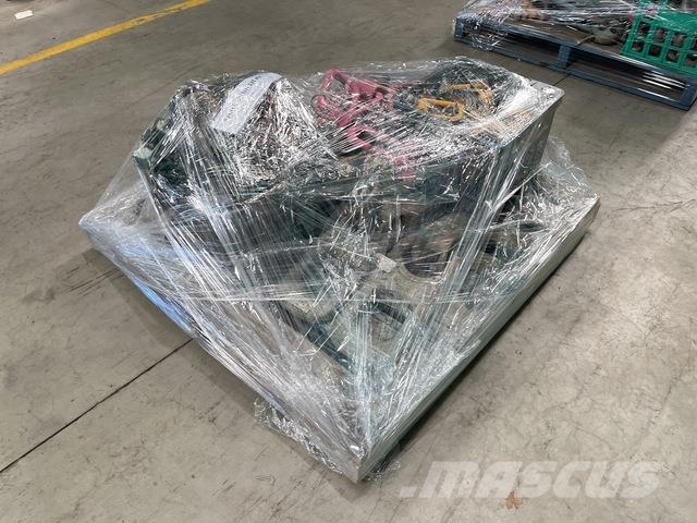 Quantity of Assorted Rigging Sonstige Baumaschinen