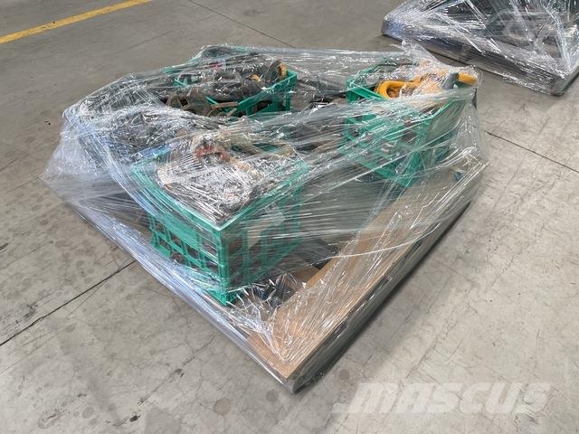 Quantity of Assorted Rigging Sonstige Baumaschinen