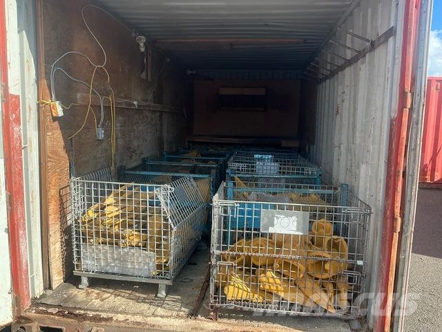  Quantity of CAT Wear parts for excavators and doze مكونات أخرى