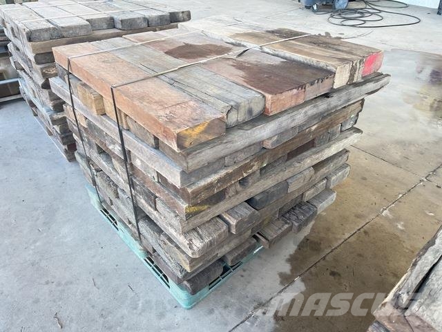 Quantity of Crane Outrigger Hardwood Timbers Інші крани