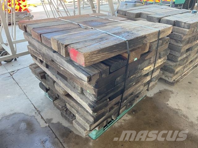 Quantity of Crane Outrigger Hardwood Timbers Інші крани