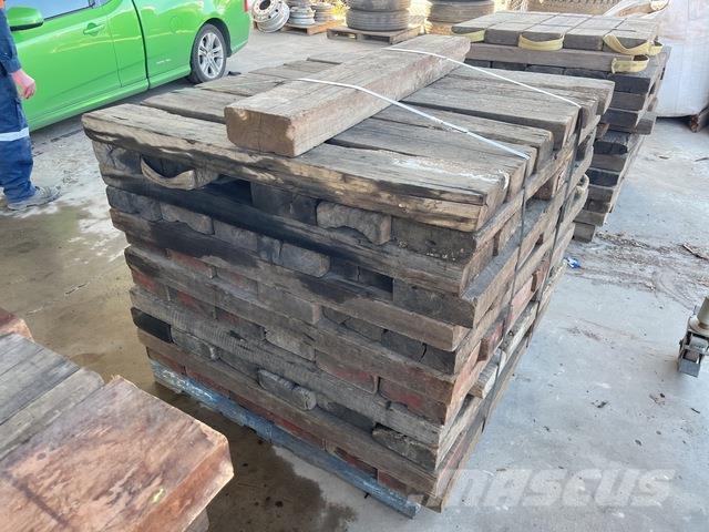 Quantity of Crane Outrigger Hardwood Timbers Інші крани