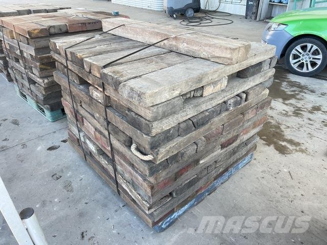 Quantity of Crane Outrigger Hardwood Timbers Інші крани