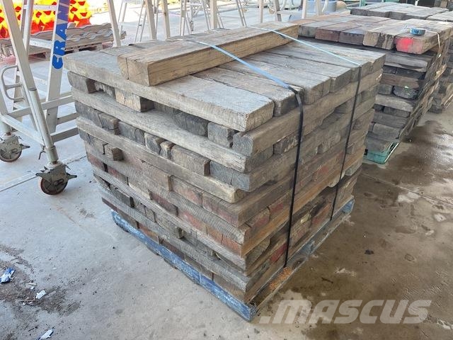 Quantity of Crane Outrigger Hardwood Timbers Інші крани