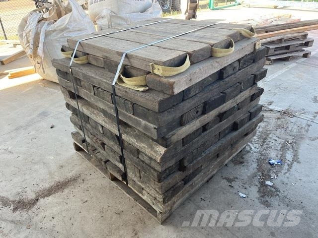 Quantity of Crane Outrigger Hardwood Timbers Інші крани
