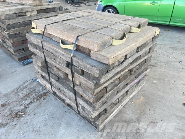 Quantity of Crane Outrigger Hardwood Timbers Інші крани