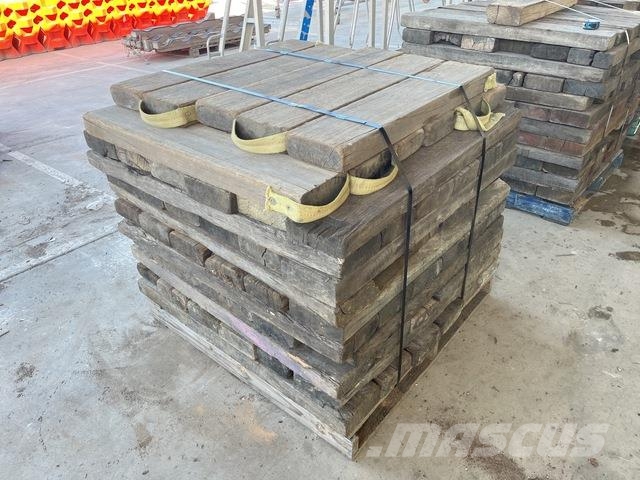 Quantity of Crane Outrigger Hardwood Timbers Інші крани