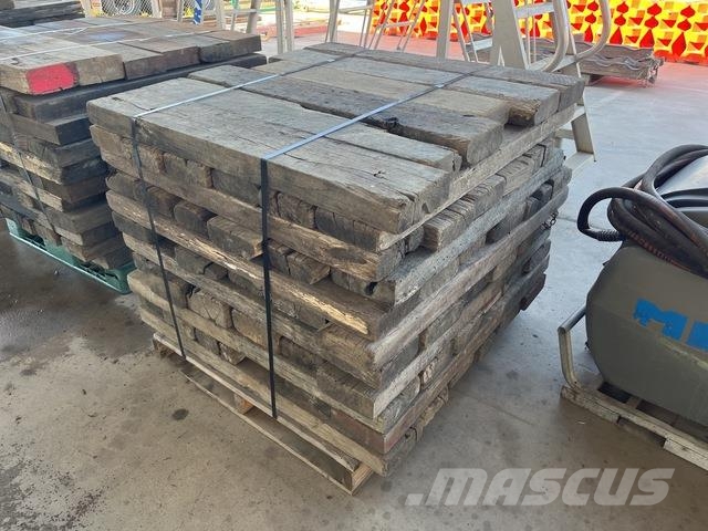 Quantity of Crane Outrigger Hardwood Timbers Інші крани