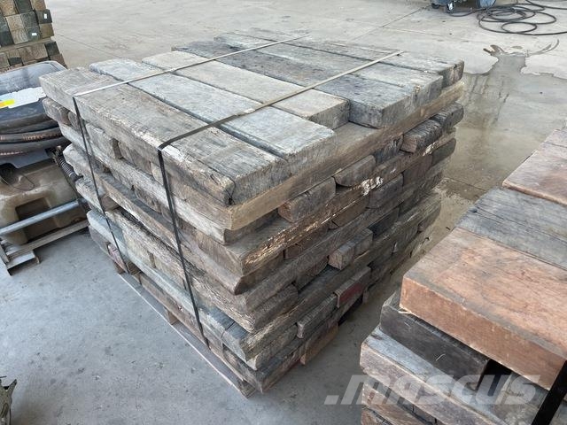 Quantity of Crane Outrigger Hardwood Timbers Інші крани