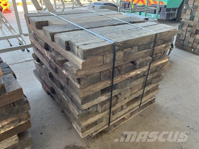 Quantity of Crane Outrigger Hardwood Timbers Інші крани