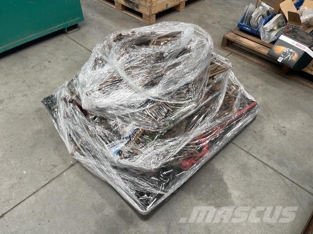  Quantity of Dogs Binders معدات البناء - غير ذلك