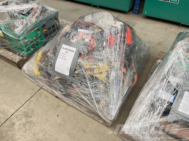 Quantity of Fall Arrest Lanyards & Safety Harness Egyéb daruk