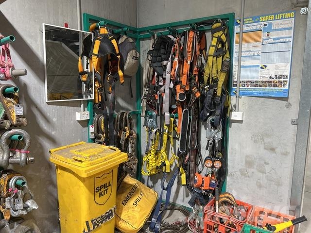 Quantity of Fall Arrest Lanyards & Safety Harness Egyéb daruk