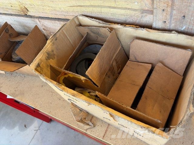 Quantity of Misc Parts & Belts Transport – ostalo