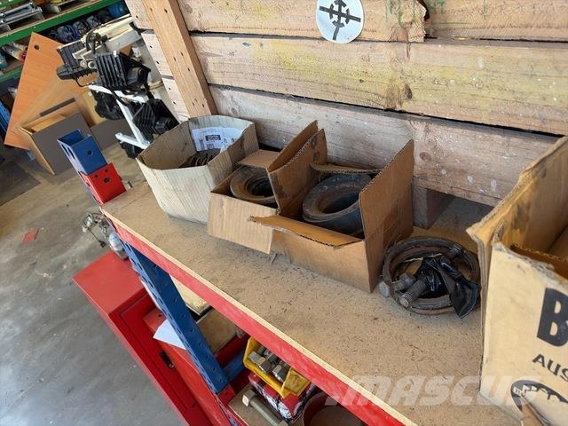 Quantity of Misc Parts & Belts Transport – ostalo