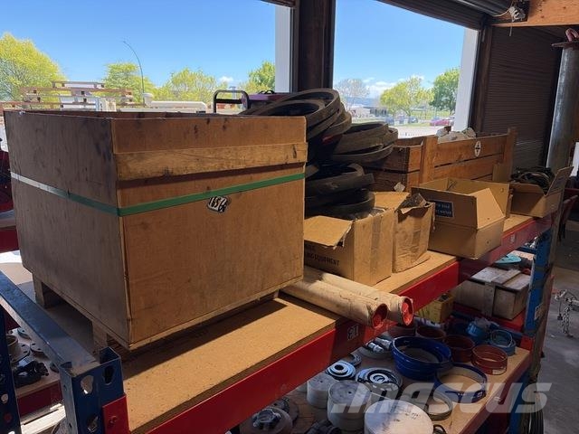 Quantity of Misc Parts & Belts Transport – ostalo